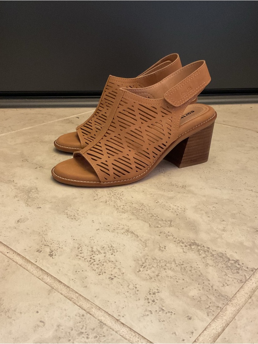 Earth Women’s Aurara stacked block Open-Toe Heel Sandals laser cut 7.5M, NWT